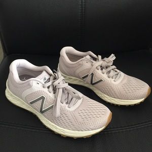 NEW & UNUSED New Balance Runners - size 7B